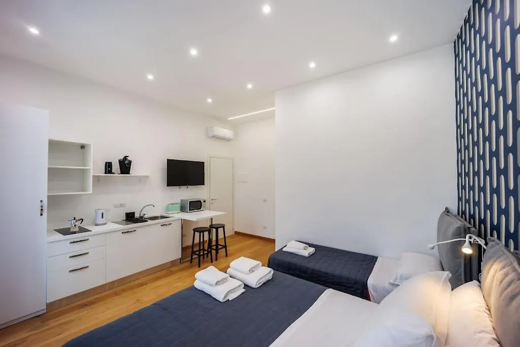 House In Decumani Entire Apartment By Houseinnaples