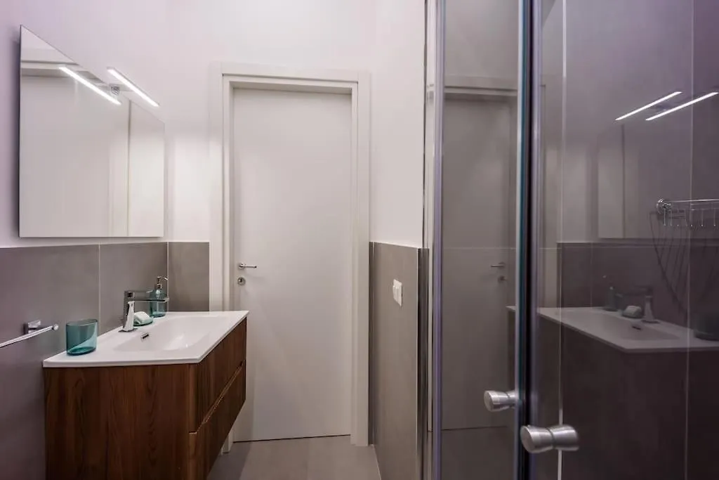House In Decumani Entire Apartment By Houseinnaples Italy