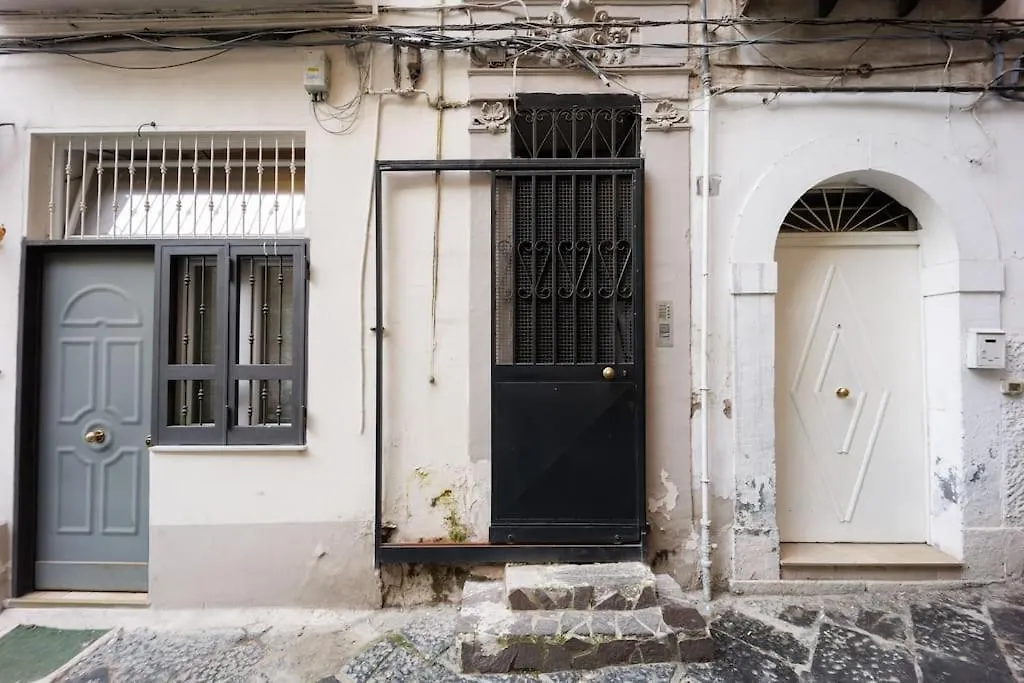 House In Decumani Entire Apartment By Houseinnaples
