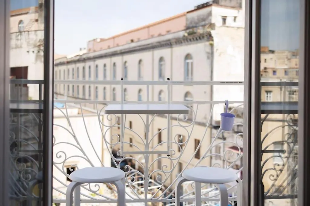 House In Decumani Entire Apartment By Houseinnaples Italy