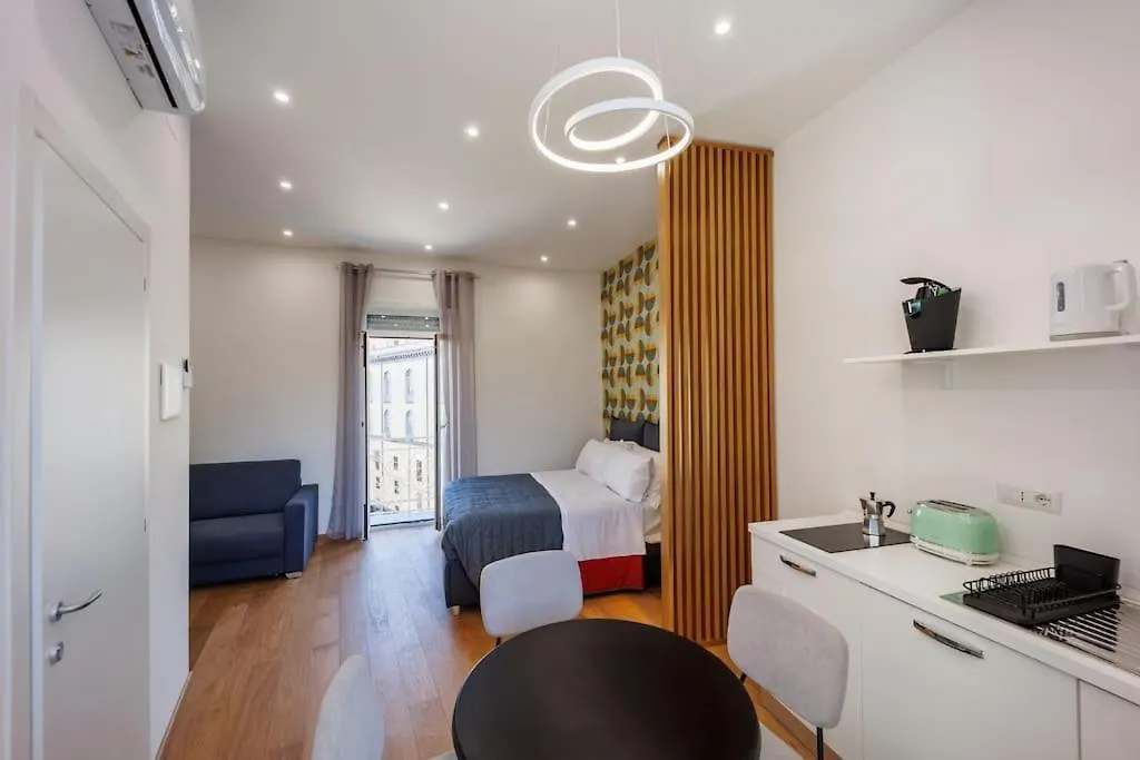 House In Decumani Entire Apartment By HouseinNeapol